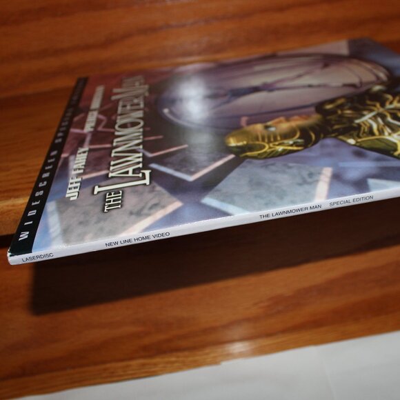 3/$118- flawless discs THE LAWNMOWER MAN Widescreen Special Edition Laserdisc - Picture 7 of 8